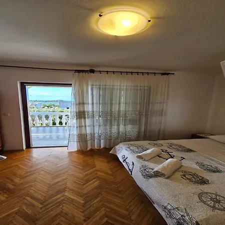 In Tribunj Near Bristak דירה *