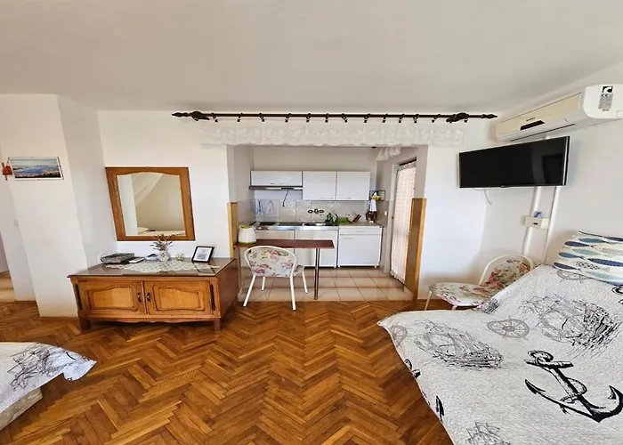 Appartement In Tribunj Near Bristak