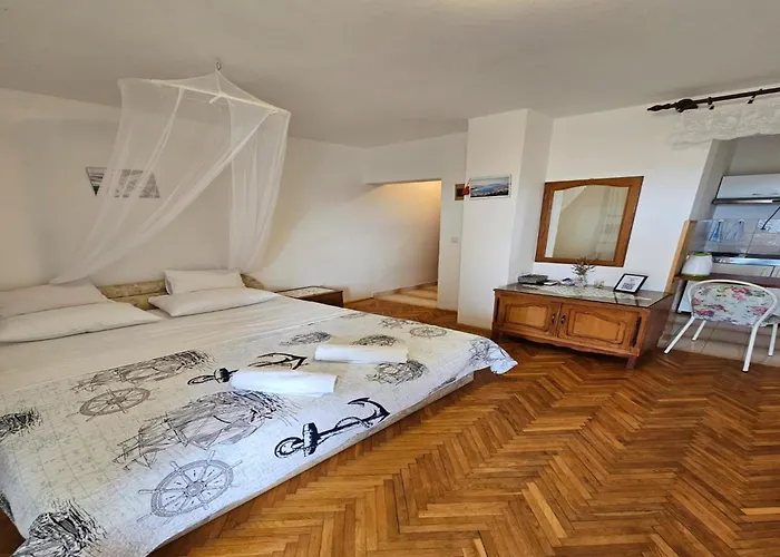 Appartement In Tribunj Near Bristak