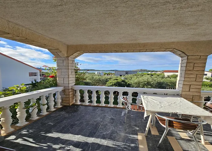 In Tribunj Near Bristak Appartement